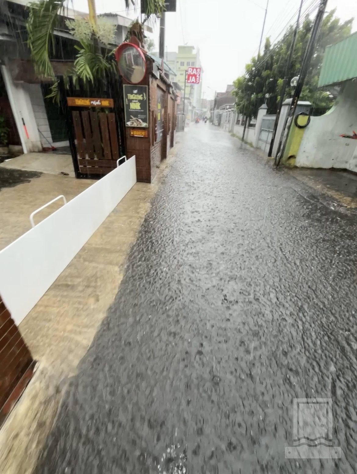 Ilustrasi sekat banjir gudang dan pabrik