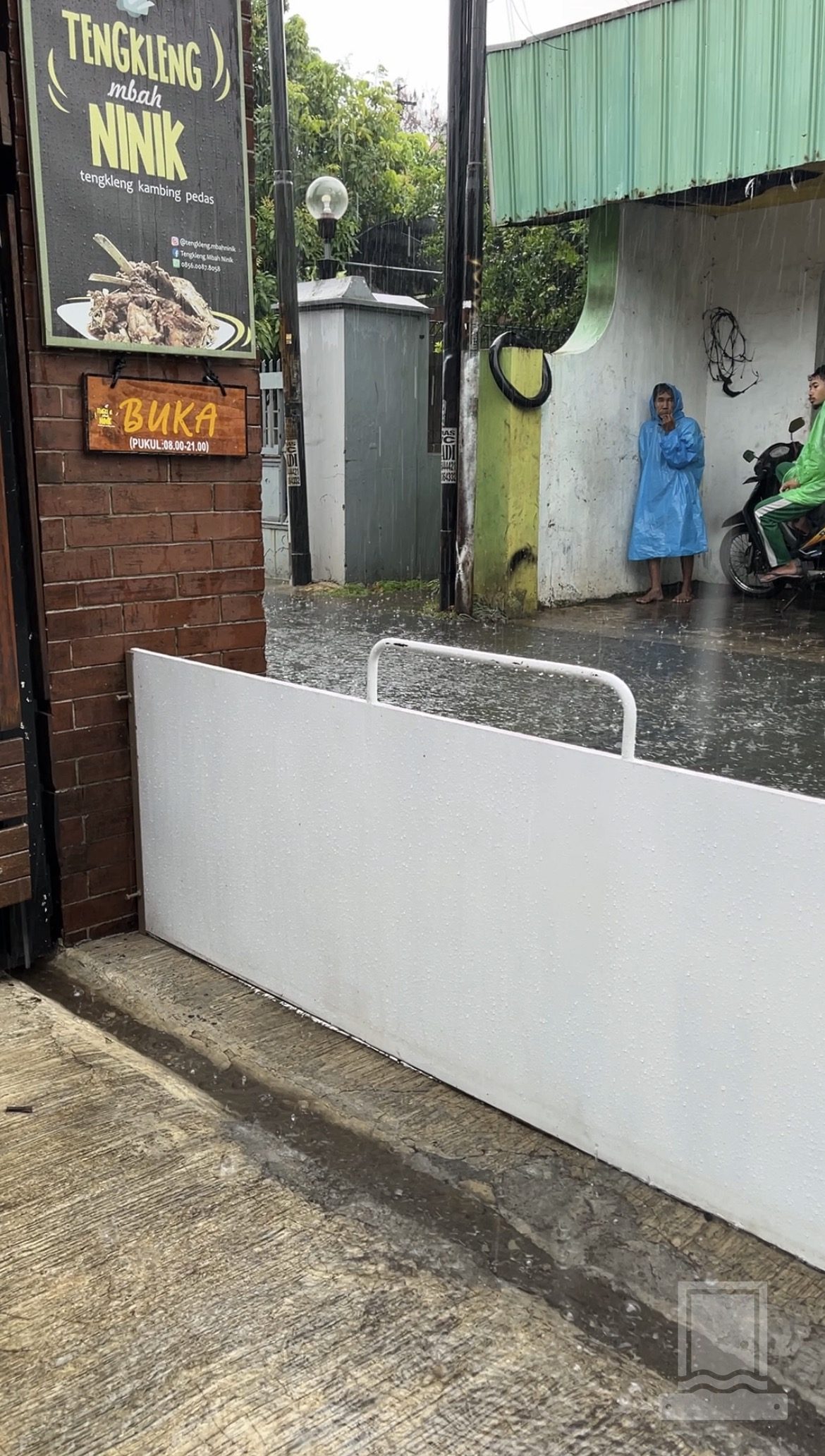 Ilustrasi sekat banjir bisa digunakan berulang